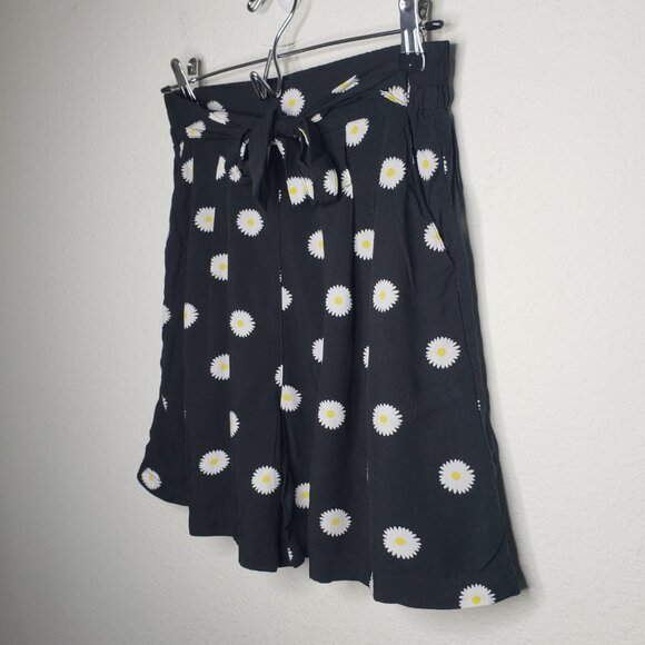 Urban Outfitters Women's Sz  S Black Floral Flowy Shorts - Picture 4 of 6